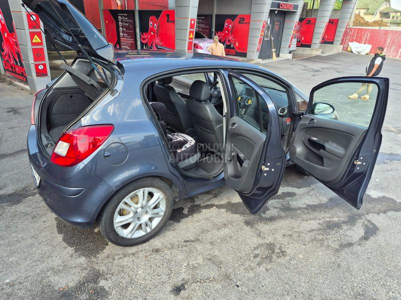 Opel Corsa D Cosmo oprema