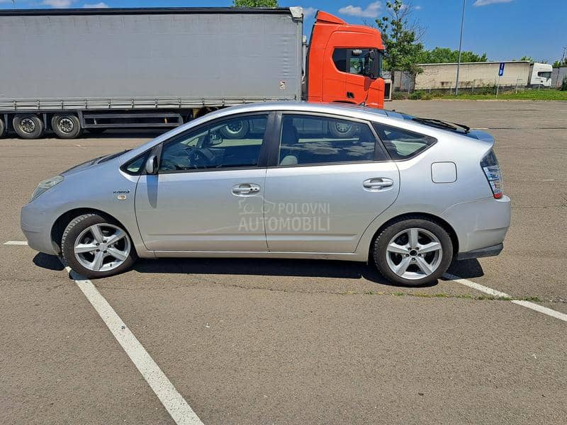 Toyota Prius 1.5 HYBRID