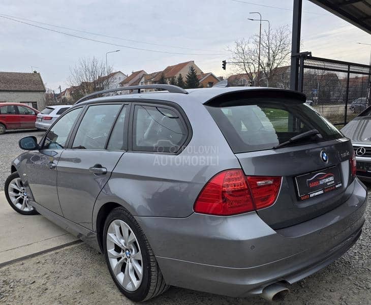 BMW 318 D    N.A.V.I