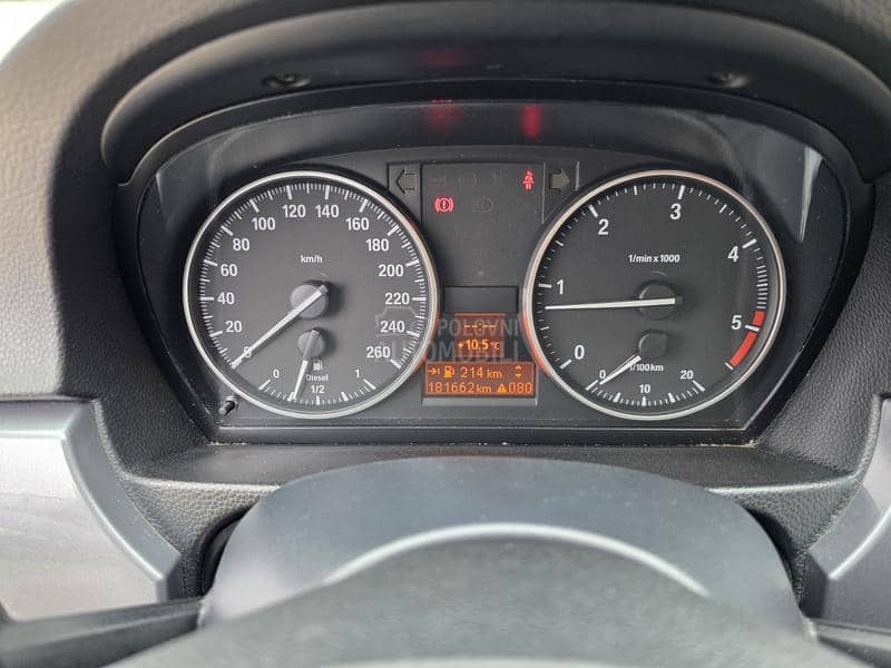 BMW 318 D    N.A.V.I