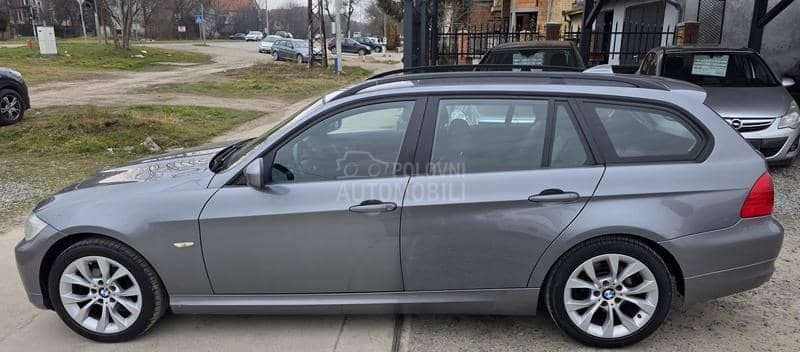 BMW 318 D    N.A.V.I