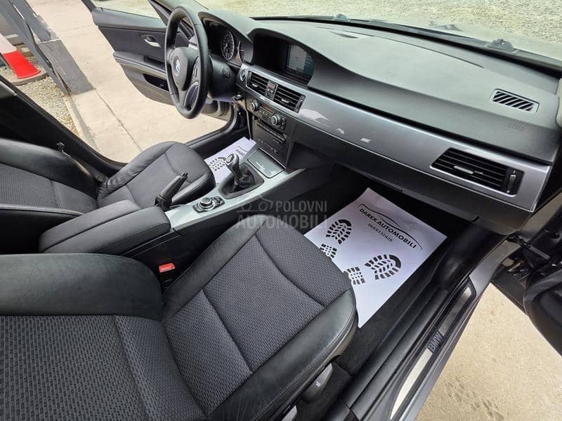 BMW 318 D    N.A.V.I