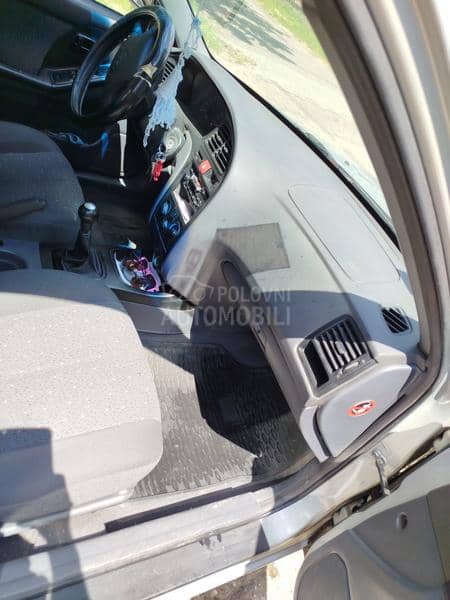 Hyundai Elantra 1.6 HDI
