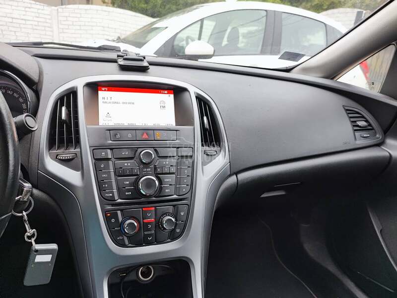 Opel Astra J 