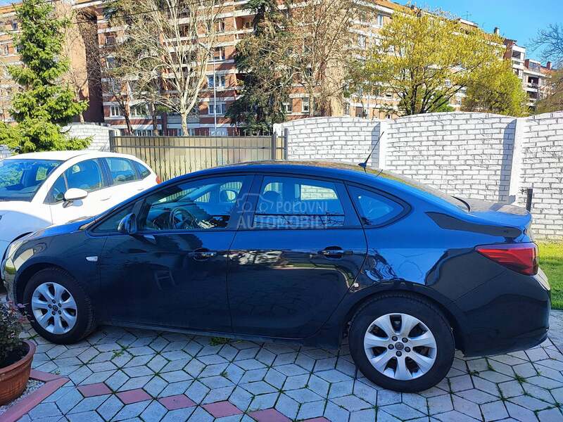 Opel Astra J 