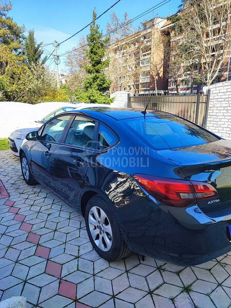 Opel Astra J 