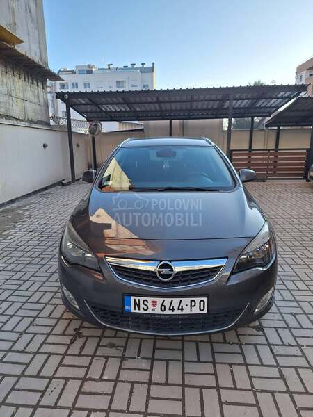 Opel Astra J 
