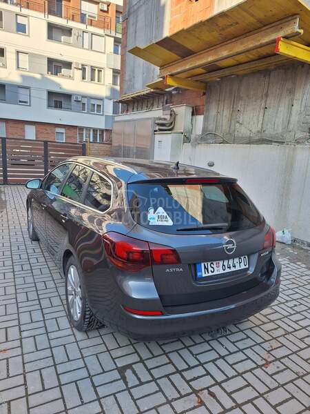 Opel Astra J 