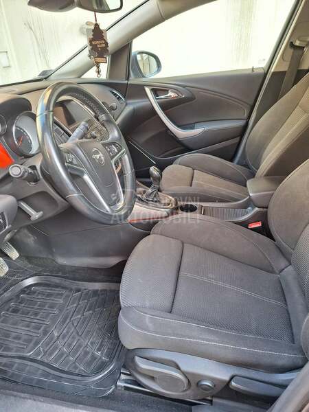 Opel Astra J 