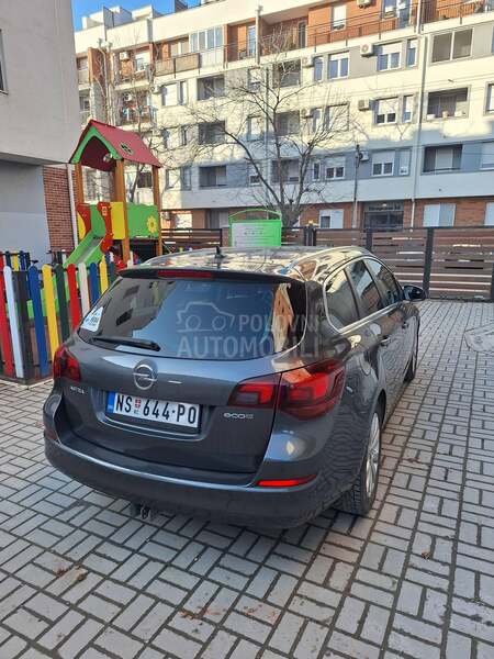 Opel Astra J 