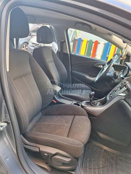 Opel Astra J 