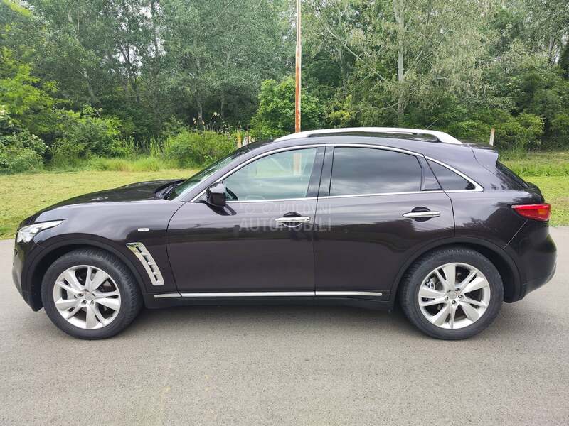 Infiniti FX30 