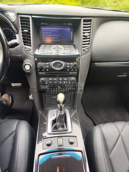 Infiniti FX30 