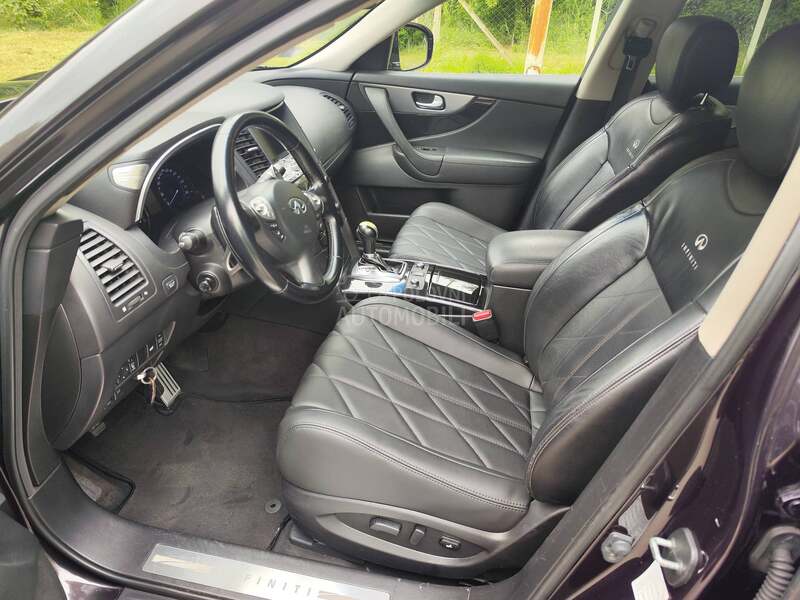 Infiniti FX30 