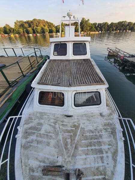 Brod 9m, camac
