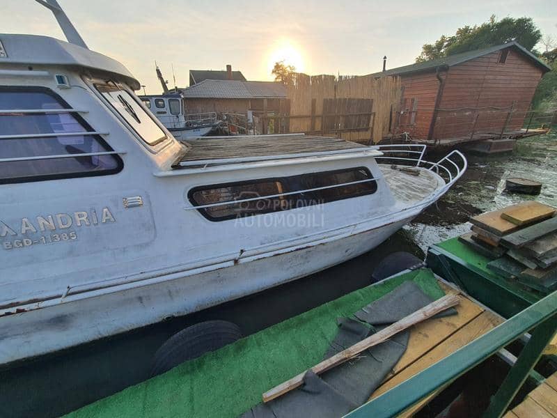 Brod 9m, camac