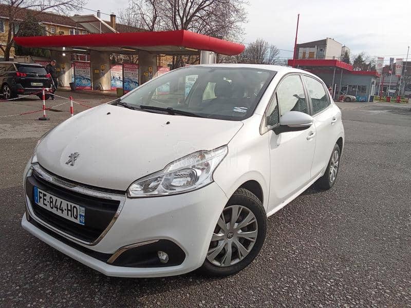Peugeot 208 
