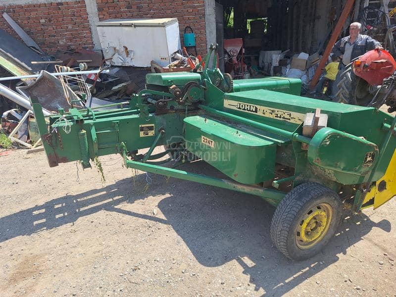 John Deere 224T