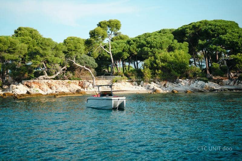 De Antonio Yachts E23