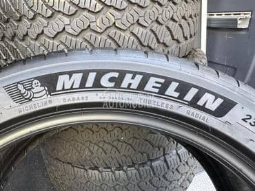 Michelin 235/45 R19 Letnja
