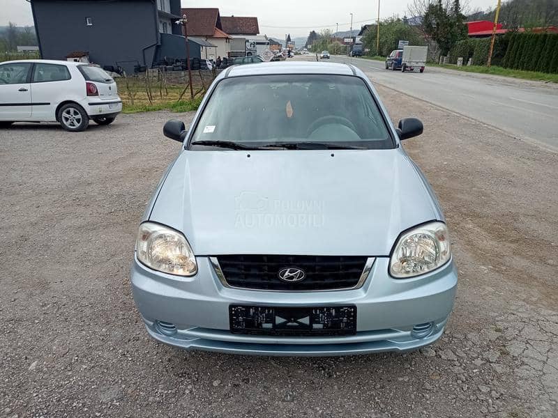 Hyundai Accent S A L O N