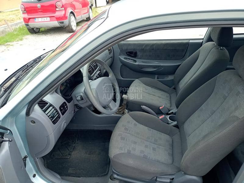 Hyundai Accent S A L O N