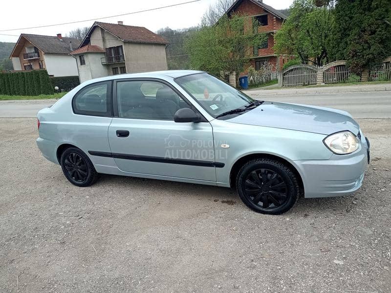 Hyundai Accent S A L O N