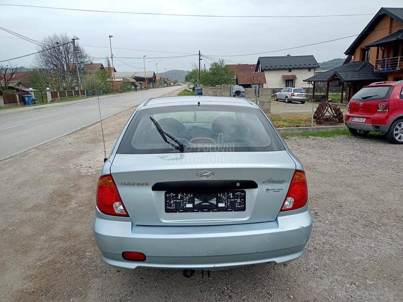 Hyundai Accent S A L O N