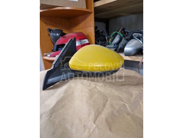 Retrovizor levi za Peugeot 208 od 2018. do 2024. god.