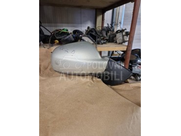 Retrovizor desni za Peugeot 307 od 2001. do 2008. god.