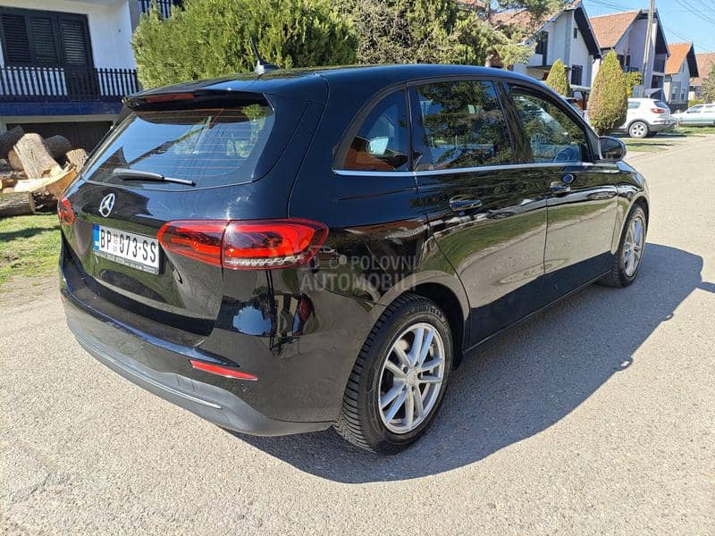 Mercedes Benz B 180 