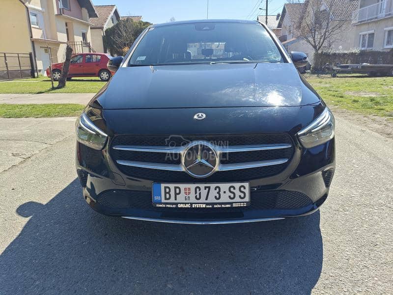 Mercedes Benz B 180 