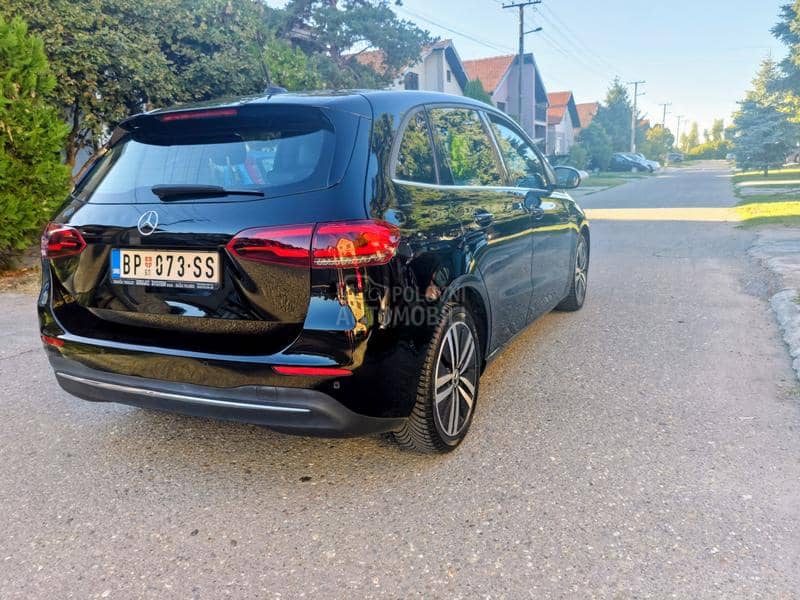 Mercedes Benz B 180 