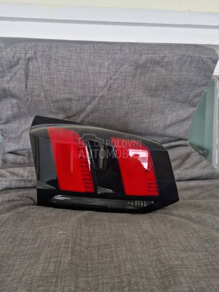 Lampa na gepeku leva