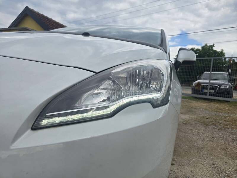 Peugeot 5008 1.6 e-hdi nav