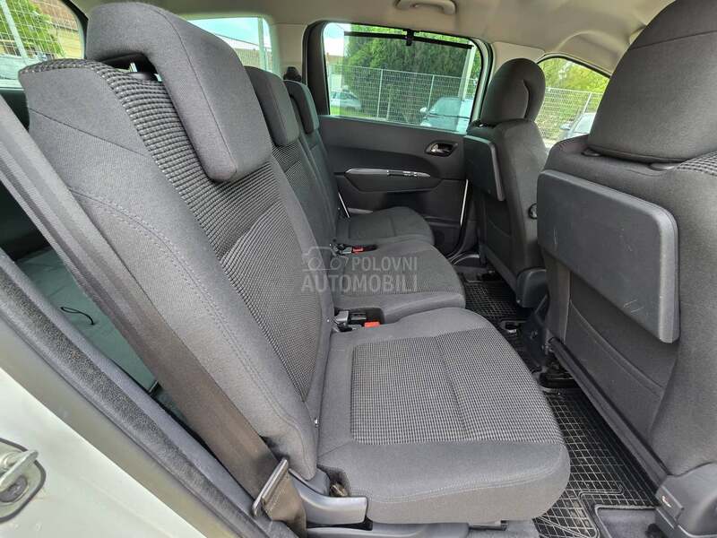Peugeot 5008 1.6 e-hdi nav