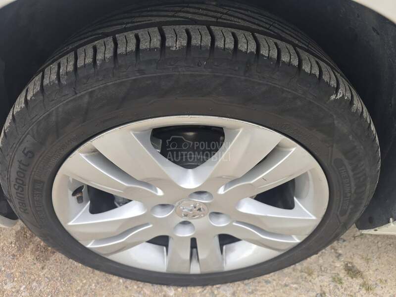 Peugeot 5008 1.6 e-hdi nav