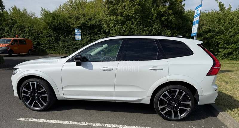 Volvo XC60 B4/AWD/ULTIMATE DARK