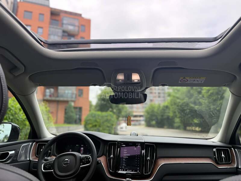 Volvo XC60 B4/AWD/ULTIMATE DARK