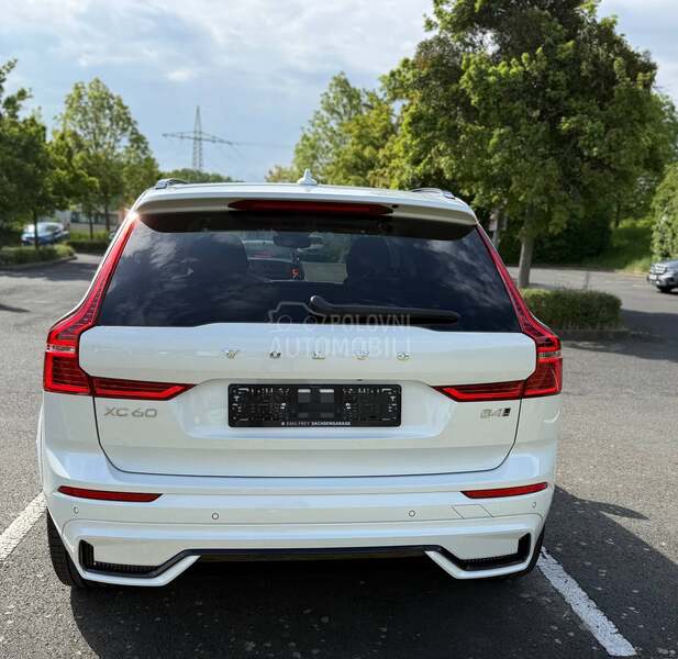 Volvo XC60 B4/AWD/ULTIMATE DARK