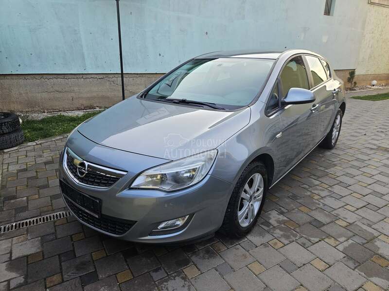 Opel Astra J 1.7cdti N A V I