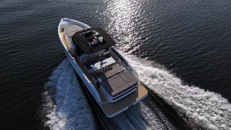 De Antonio Yachts D32