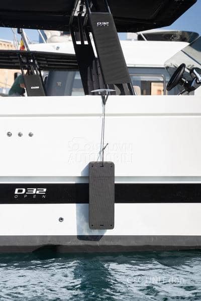 De Antonio Yachts D32