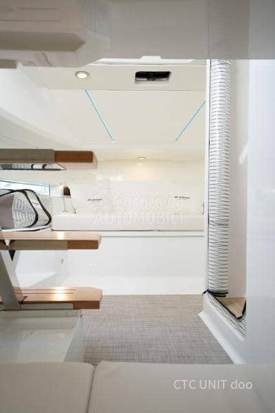 De Antonio Yachts D32