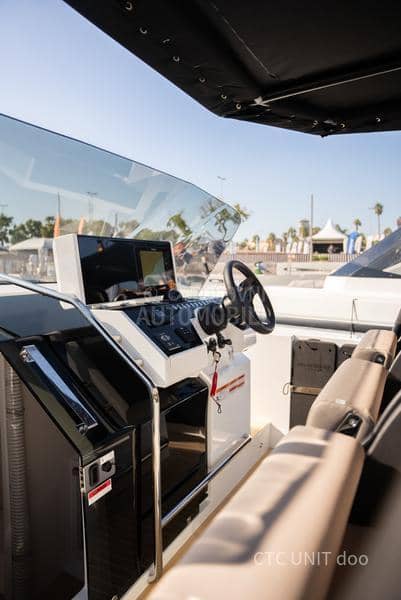 De Antonio Yachts D32