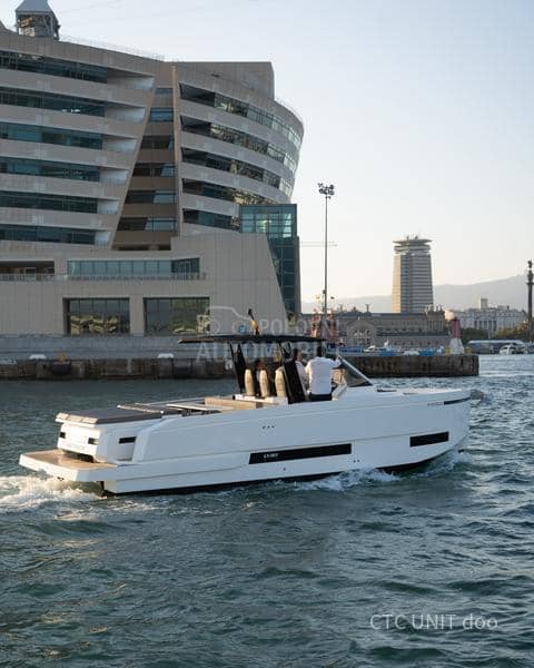 De Antonio Yachts D32