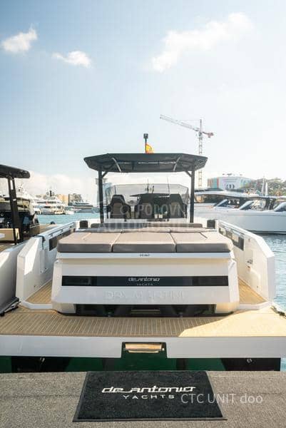 De Antonio Yachts D32