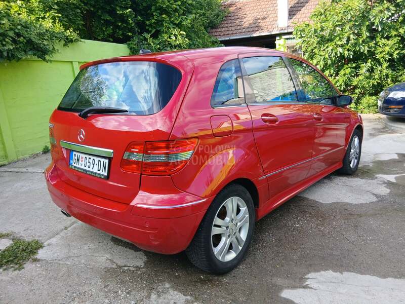 Mercedes Benz B 200 