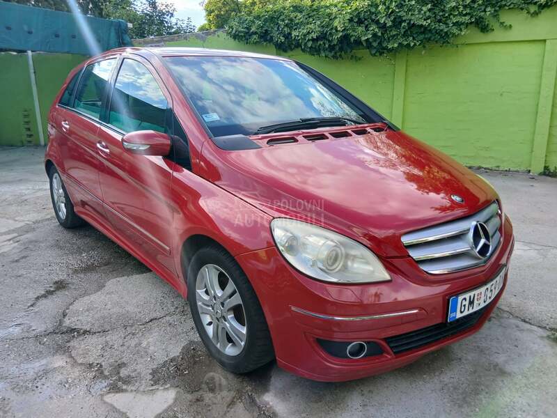 Mercedes Benz B 200 