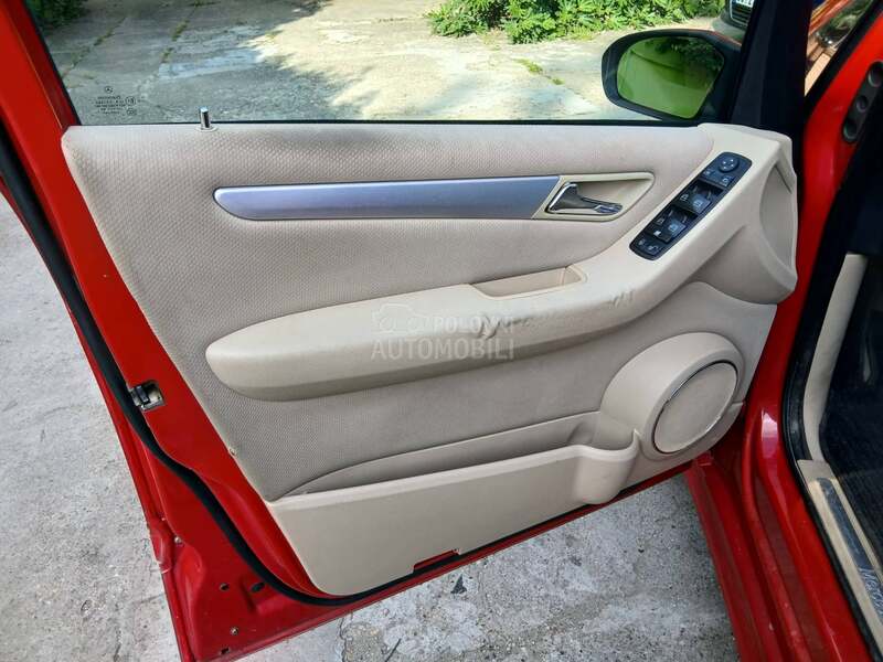 Mercedes Benz B 200 